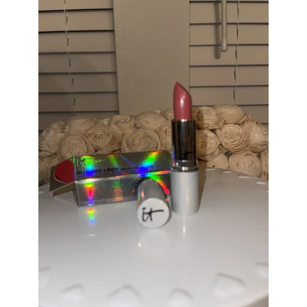 IT Cosmetics LOVE Blurred Lines Smooth Fill Anti-Aging Lipstick New In Box‎ Rare